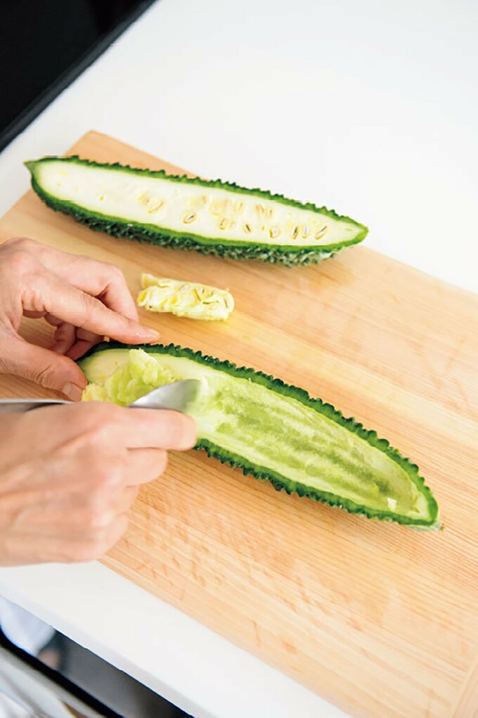 ゴーヤの下ごしらえ