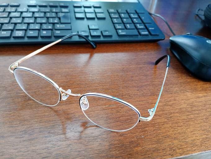 新しくつくった両用眼鏡。フレームが控えめなデザインを選びました