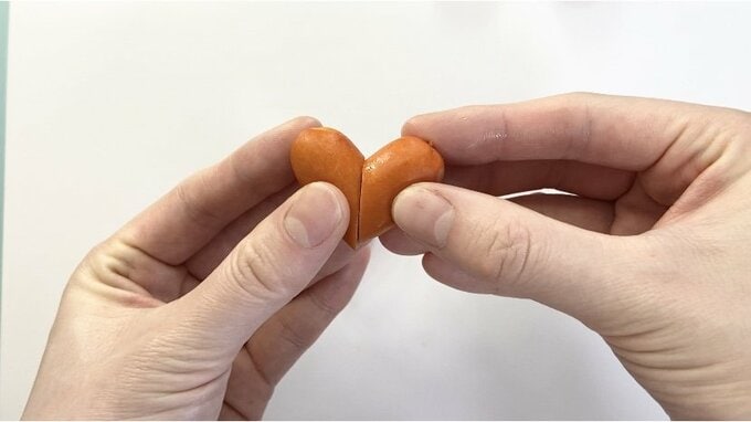 切ったウインナーをくっつける