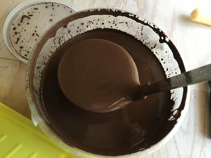 液体でありながらもドロリとしていて粘度が高い珪藻土塗料