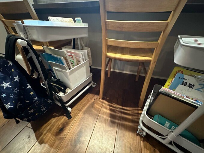 リビング学習スペースに置いた収納用カート