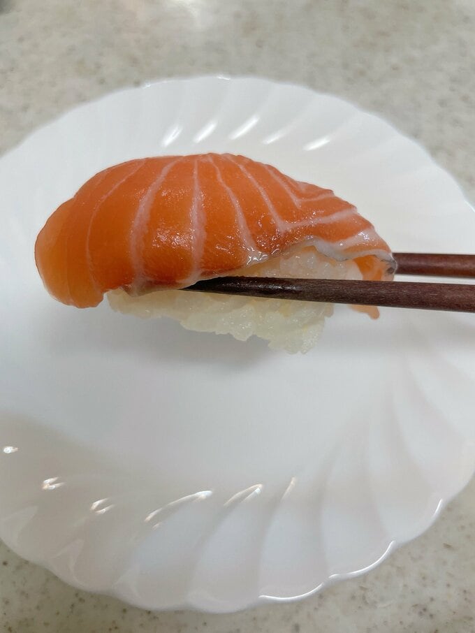 ロピア　寿司　サーモン