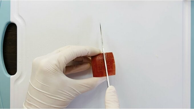 格子状に切り込みを入れる