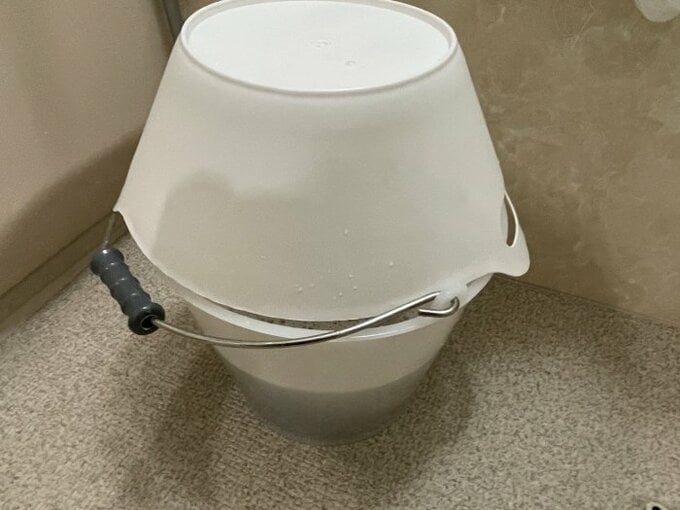 漬けおきの上にフタ