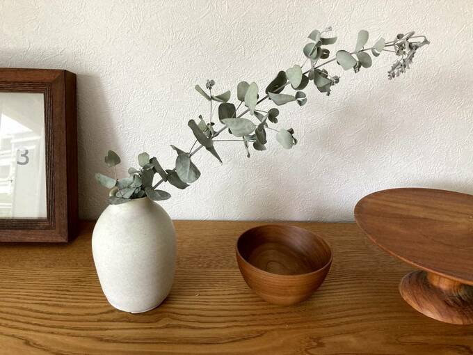 花瓶に挿したままドライになったユーカリ