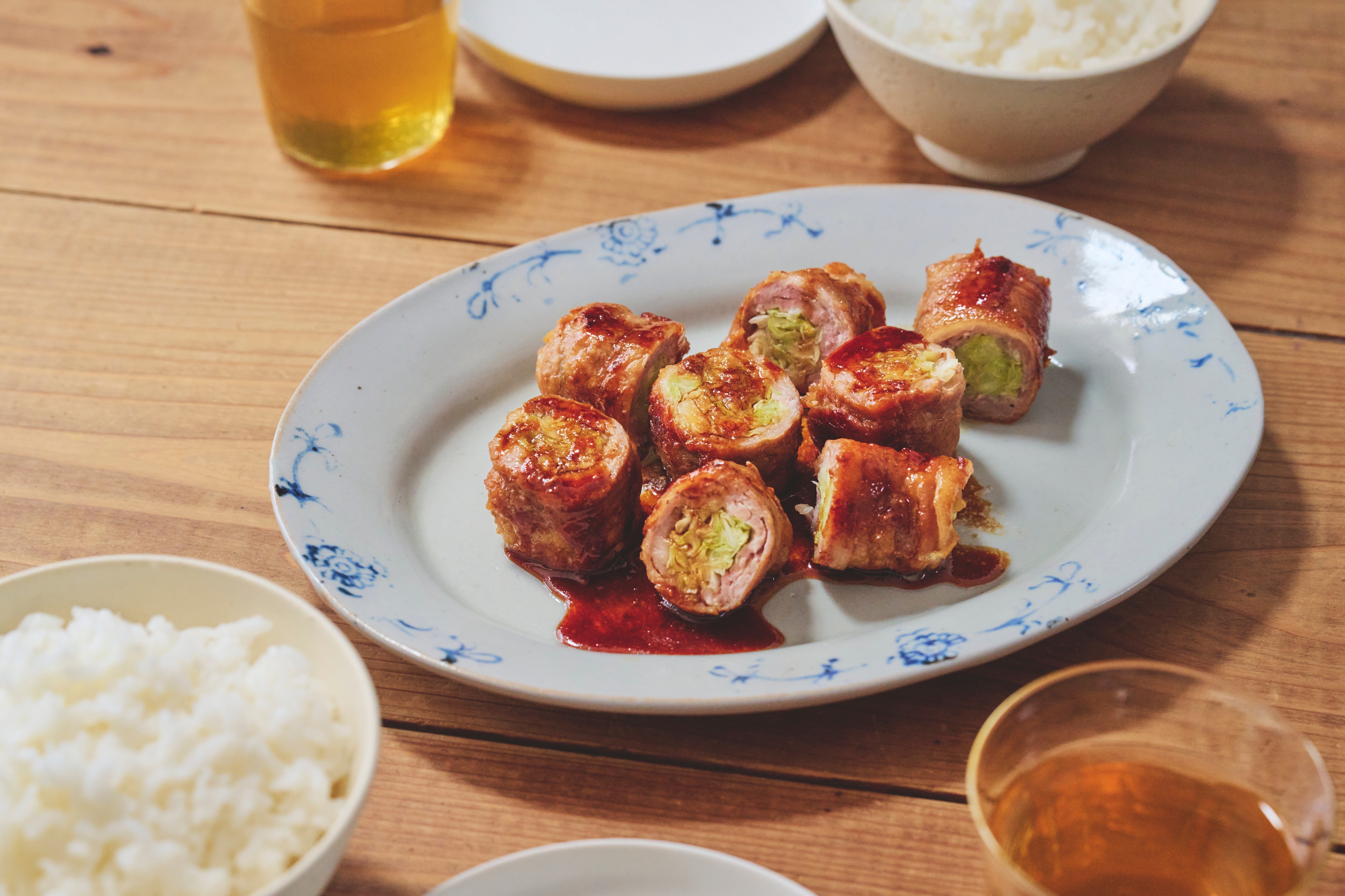 SNSで人気の「豚バラキャベツ巻き」レシピ。ぐっち夫婦の2素材で