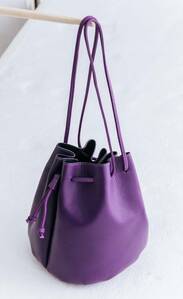 巾着型のバッグ