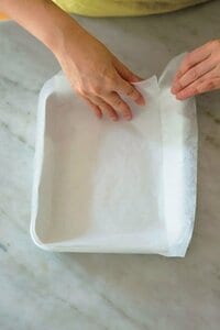 バットにシートを敷き込む。