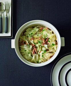 キャベツとチーズ、コンビーフの重ね蒸し