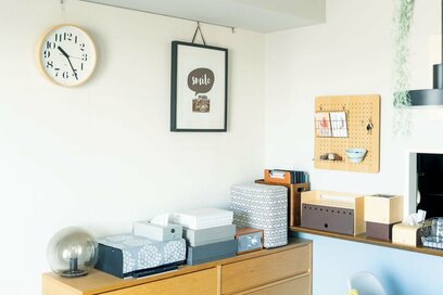 リビングの生活感を消す収納。出しっぱなしでいいもの、隠すべきものは？