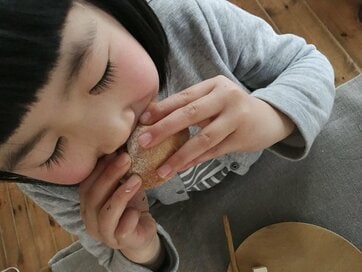 あったかパンに板チョコ＆チーズをサンド。とろ～り感がたまらなくおいしい！