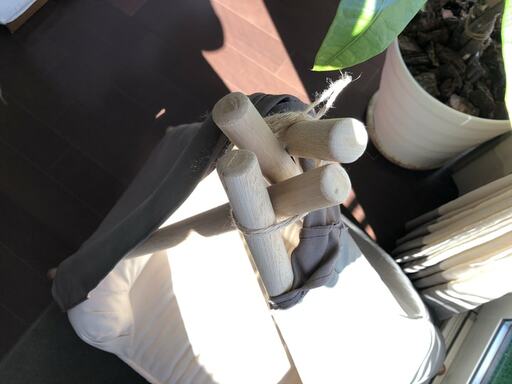 ペット用ティピーテントの支柱となる4本の棒