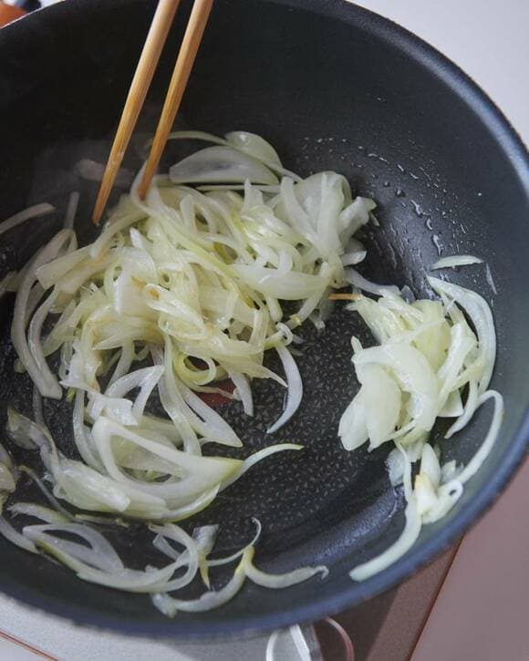 タマネギ炒める