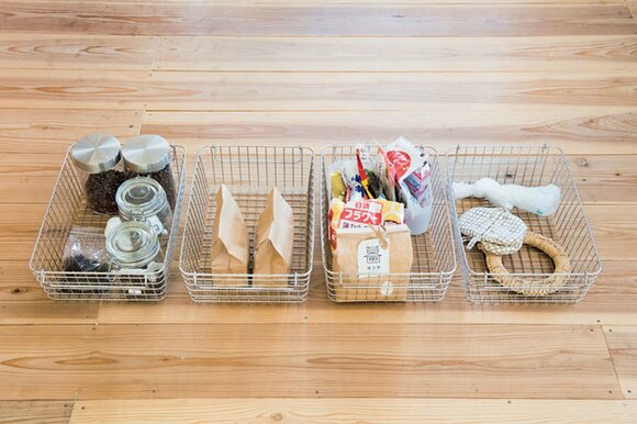 家族共有のものは中がわかりやすいワイヤカゴに