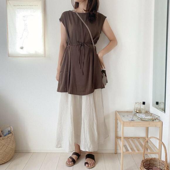 トップスのリボンを使ったスカートコーデ