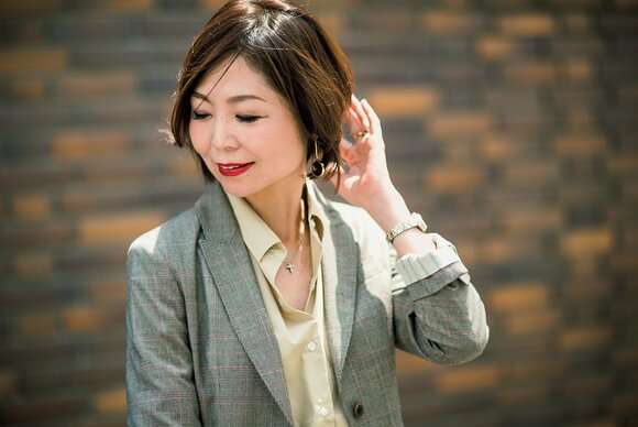 ミランダかあちゃん左手で髪の毛