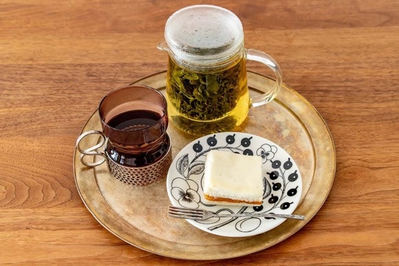 洋食器と洋風のトレー