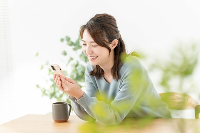 懸賞する女性