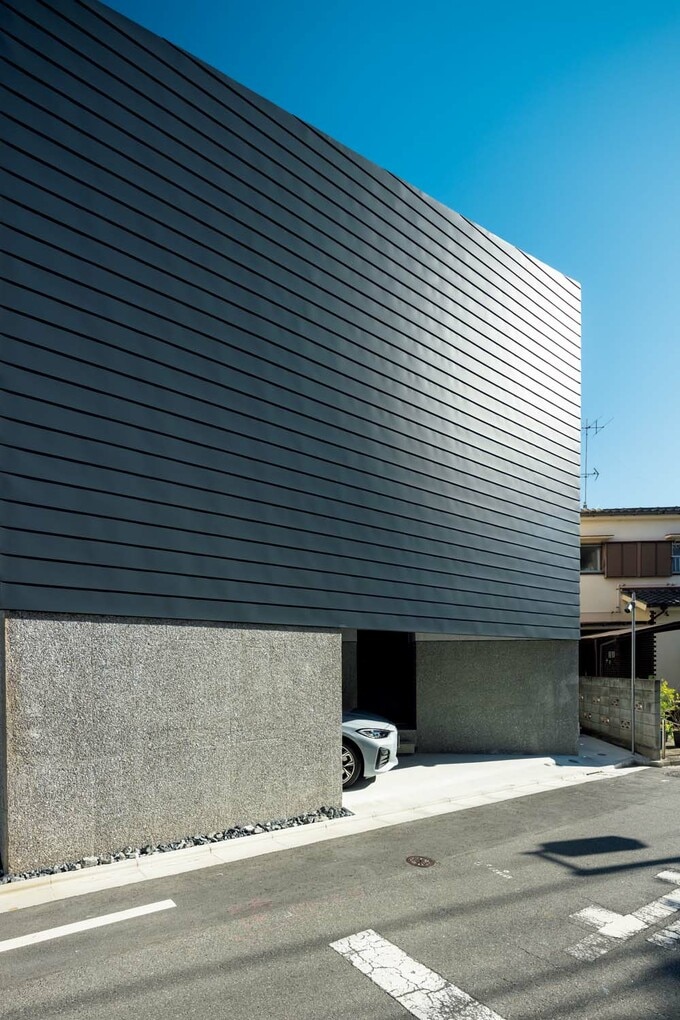 窓は極力少なくした