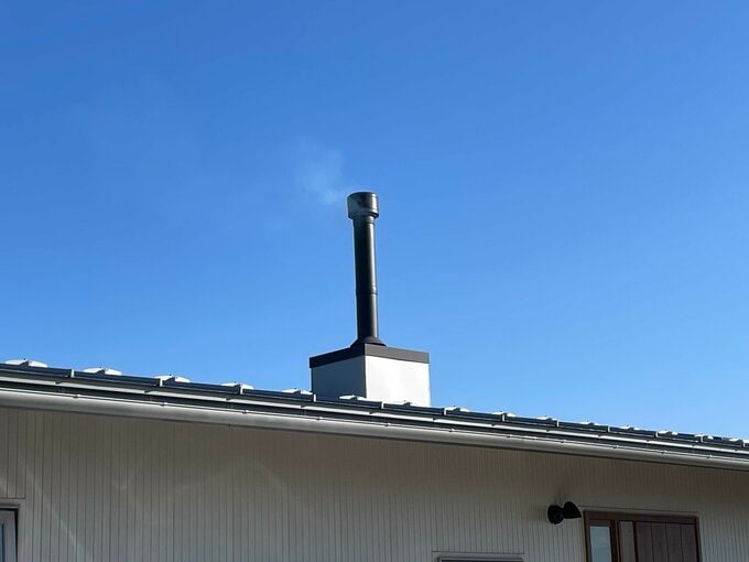 煙突から上がる煙