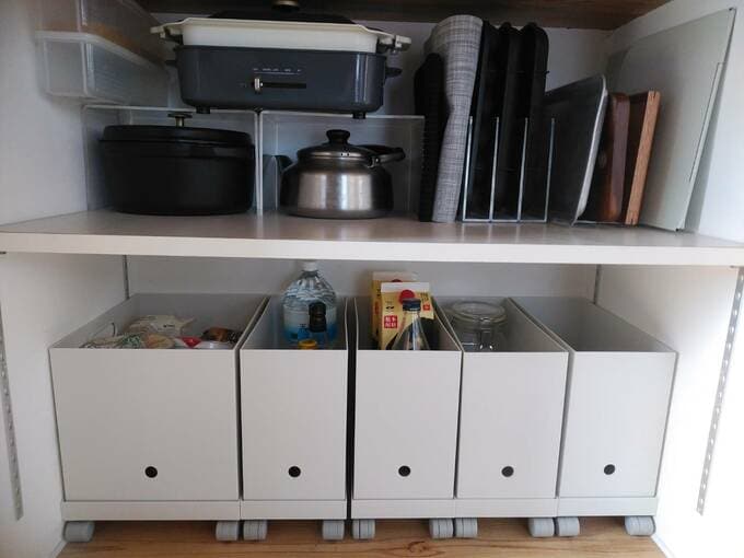 カウンター下は、無印良品の収納アイテムを活用