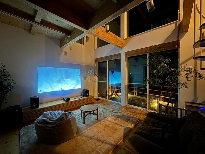 リビングがホームシアターに早変わり