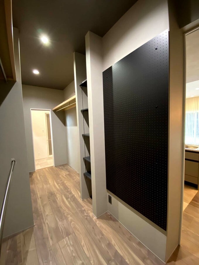 クローゼットはリビングともつながる