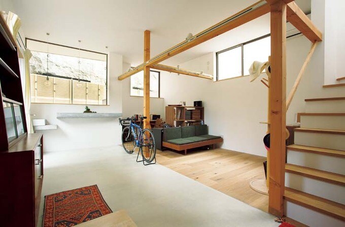 1階はリビングと書斎を兼ねたフリースペース