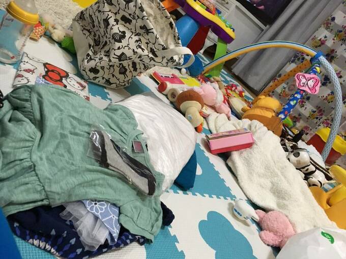 散らかった部屋