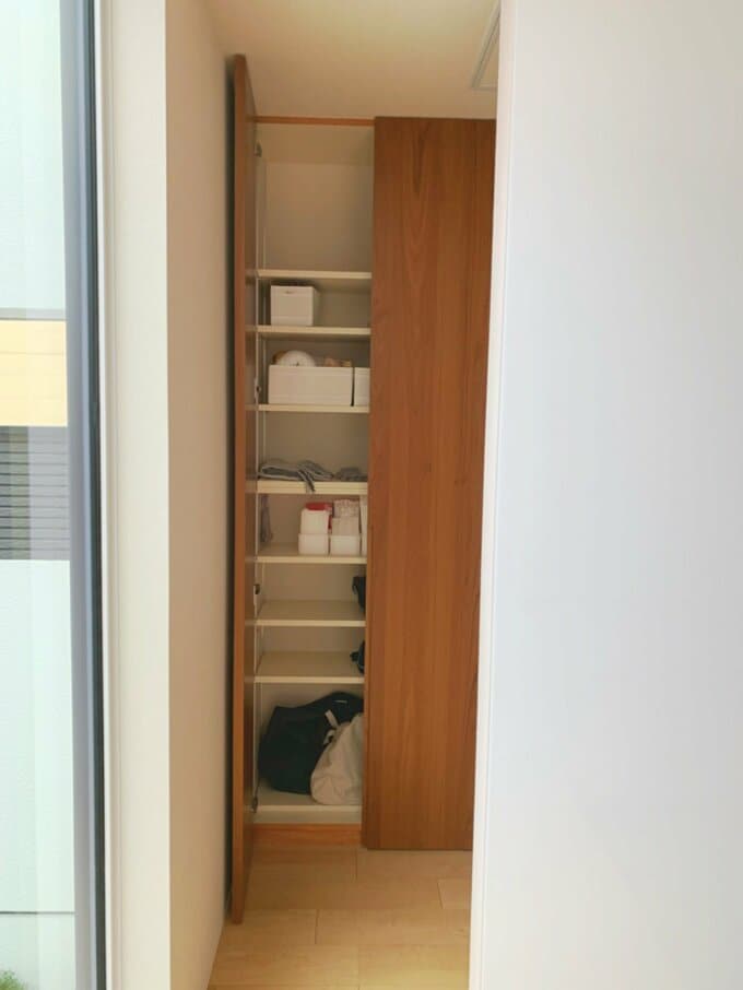 天井までめいっぱいの収納