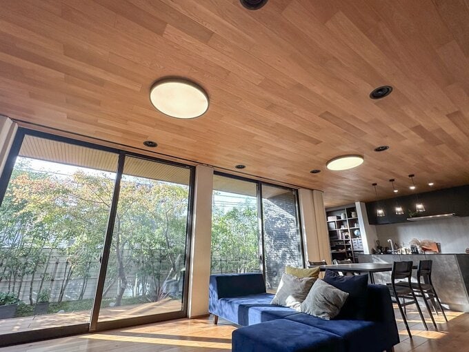 上方向からのスピーカー