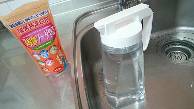 漂白剤とシンクにポット