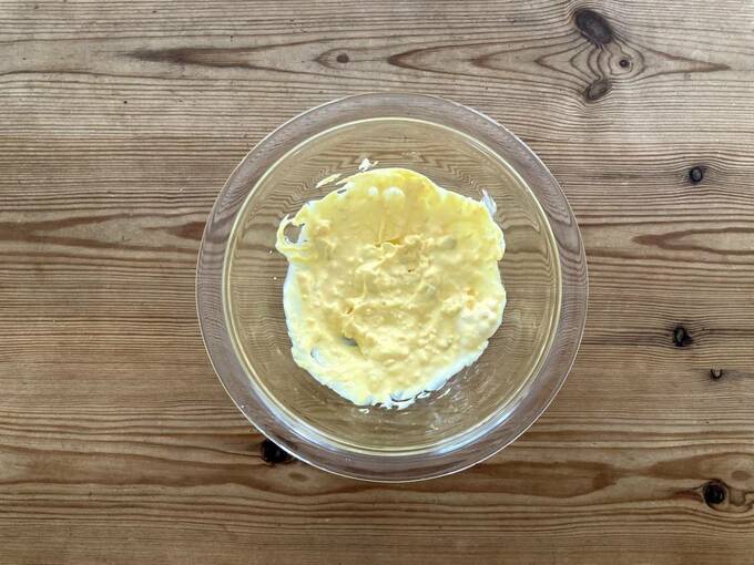 つぶした黄身とマヨネーズ