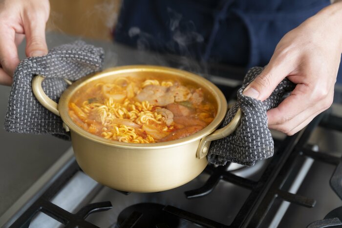 韓国で人気の「ラーメン鍋」って何？コウケンテツさんが教える簡単