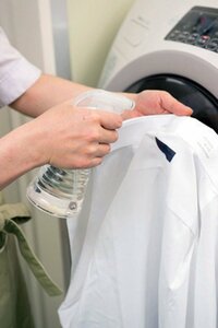 ひどい汚れにはセスキスプレーをしてから、洗濯機へ