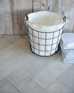 中のものが隠せる内布つき 黒ワイヤがかっこいい！