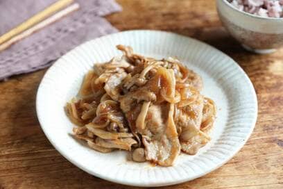 黒酢のショウガ焼き。コクと甘酸っぱさがクセになり箸が止まらない