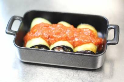 旬のナスがごちそうに！とろけるチーズの地中海風ロール焼き