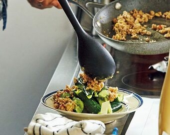 キュウリやキャベツの野菜系おつまみ3選。ハイボールに合わせてヘルシーに