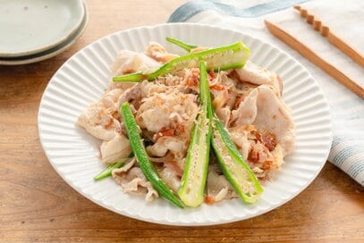 暑くても箸が止まらん！「豚しゃぶサラダ」レシピ。梅カツオが食欲そそる＆そうめんにも合う