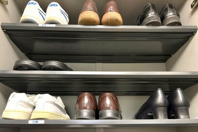 梅雨前の「靴箱の片付け」3ステップ。ちょい置きラックで玄関が散らからない