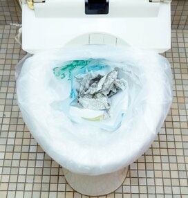 停電・断水時に使える「災害用トイレのつくり方」。在宅避難時の水の備え方も：地震・被災時対策記事 