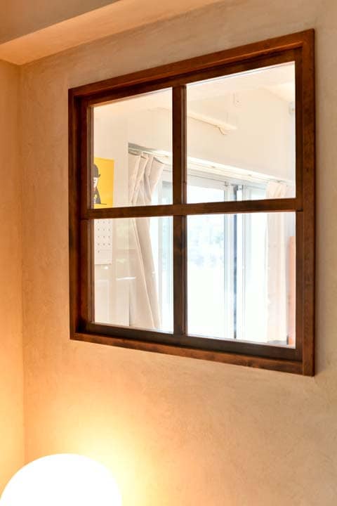 リビングの室内窓