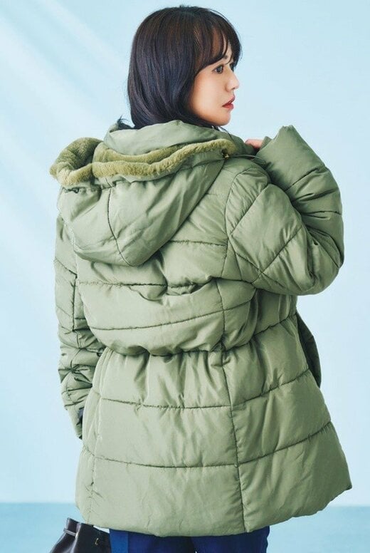 ダウンアウターの後ろ姿