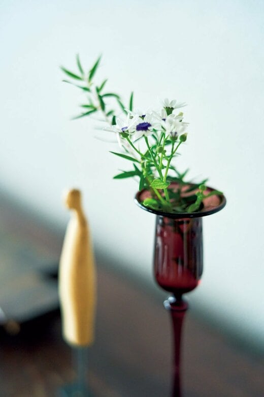 リビングの花とインテリア