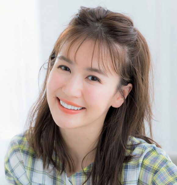 ポンパドール正面女性