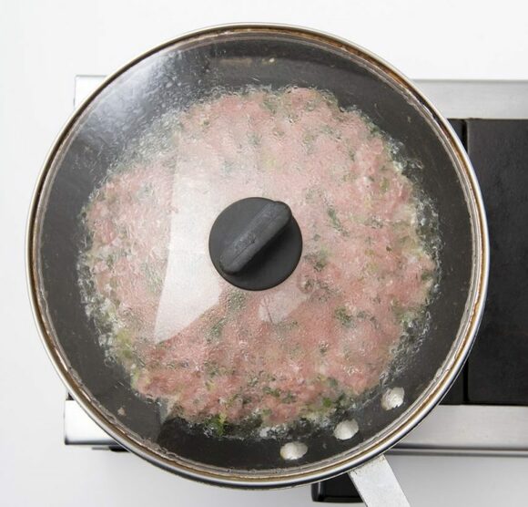 フタをして中火で2~3分焼く