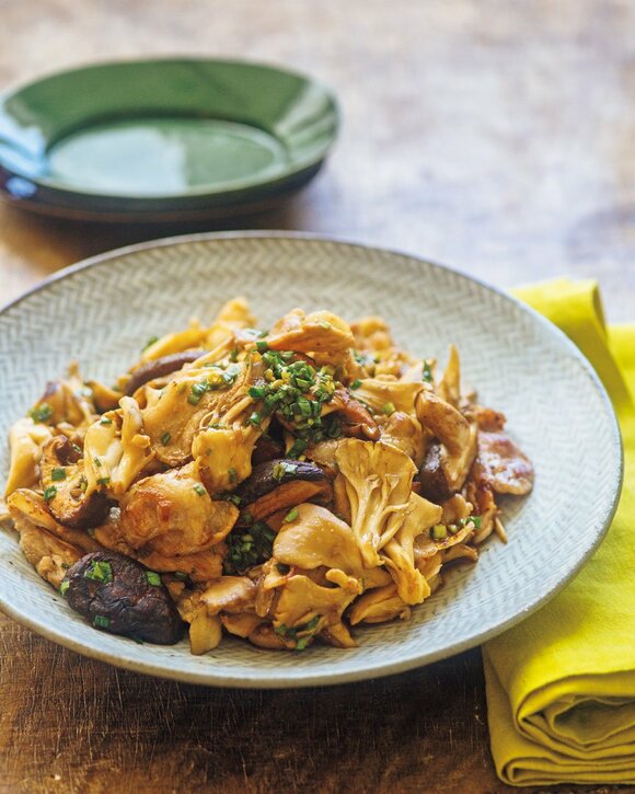 キノコとカリカリ豚のニラダレ