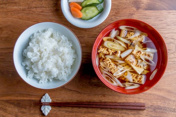 白いシンプルな箸置きを追加