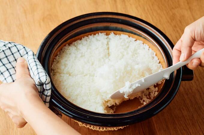 ご飯に十字のきり込みを入れる